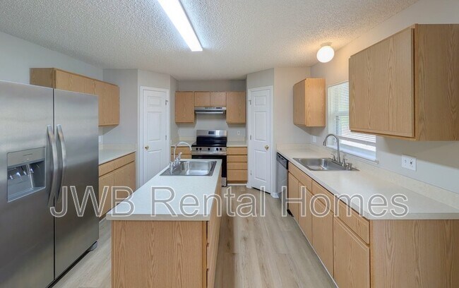 Building Photo - 10228 Woodley Creek Rd W