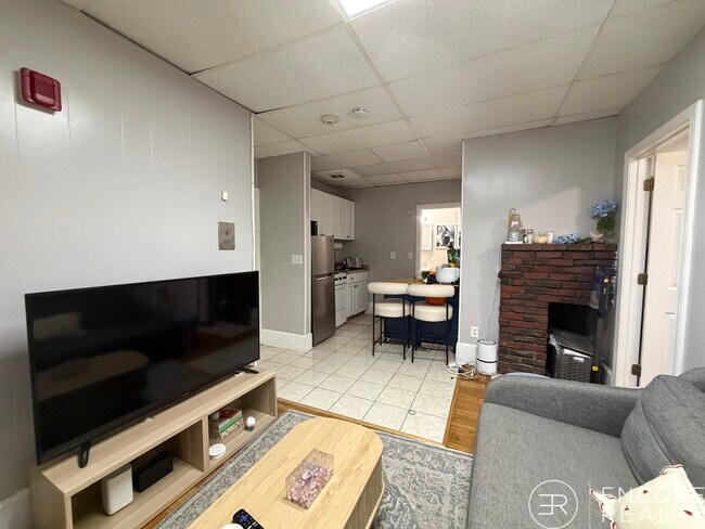 Foto del edificio - 879 Beacon St