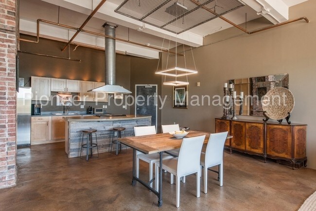 Building Photo - 1777 E 39th Ave