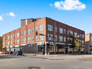 Building Photo - 4254 S Cottage Grove Ave