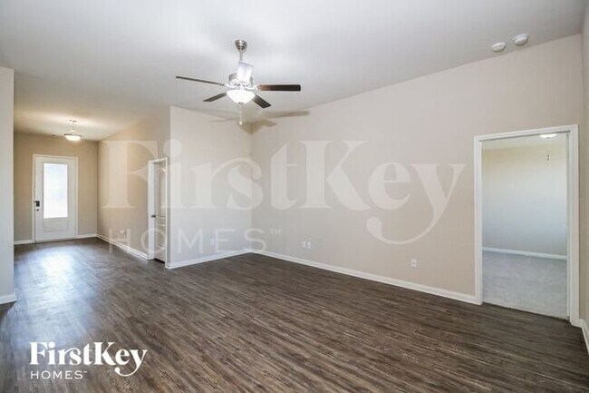 Foto del edificio - 4816 Beaver Creek Ave