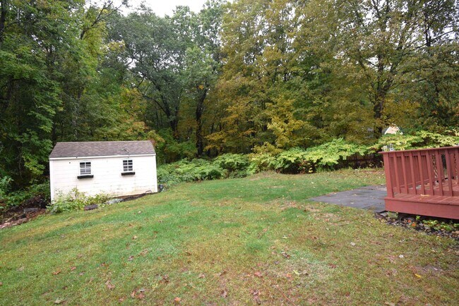 Foto del edificio - 12 River Rd