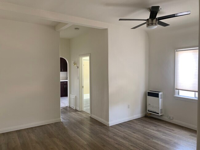 Foto del edificio - 123 S Grand Oaks Ave