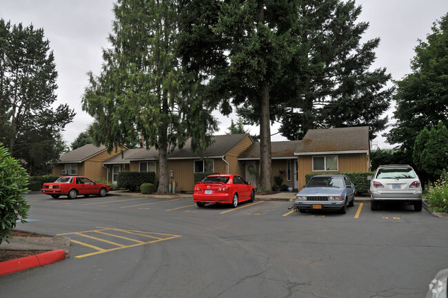 Primary Photo - Carriage Court Apartments