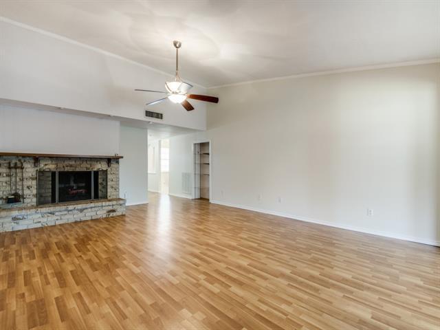 Foto del edificio - 3116 Falkland Rd