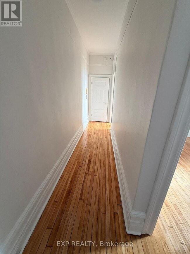 Building Photo - 366 Frank St