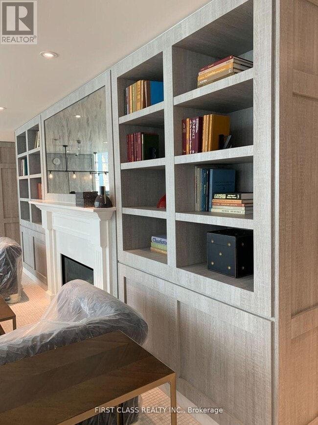 Building Photo - 33 Helendale Ave