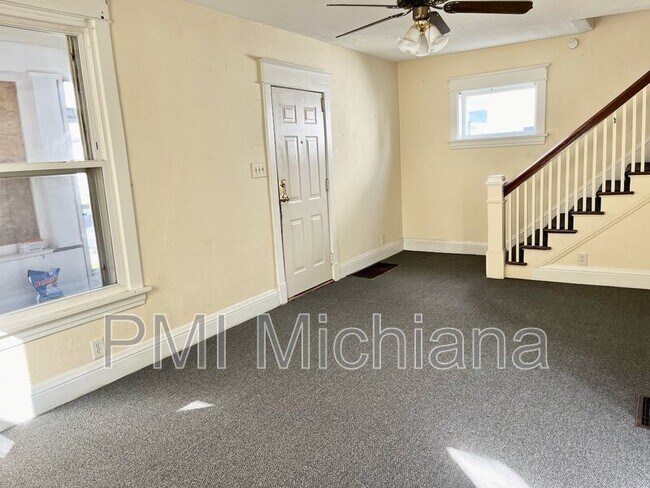 Building Photo - 808 E Bowman St