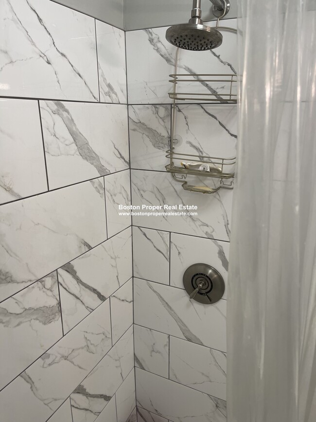 Foto del edificio - 133 Newbury St