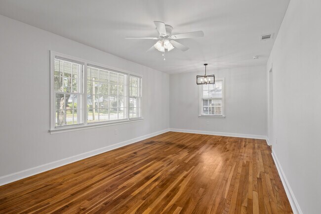 Foto del edificio - 2105 S Fernwood Dr