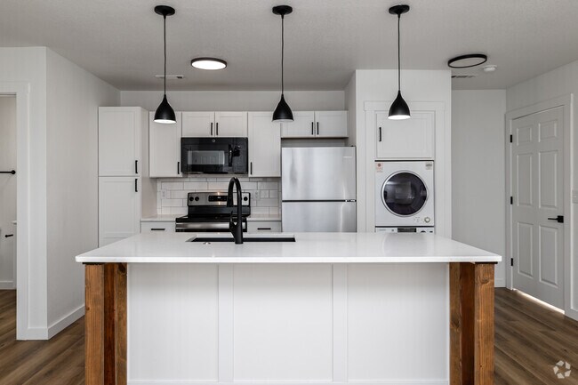 1 habitación, 1 baño - 825 pies cuadrados - Cocina - Jayel Luxury Townhomes