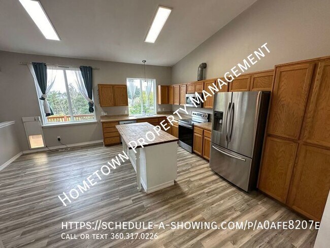 Building Photo - 4 Bedroom, 2.5 Bath Home in Mullen Heights...