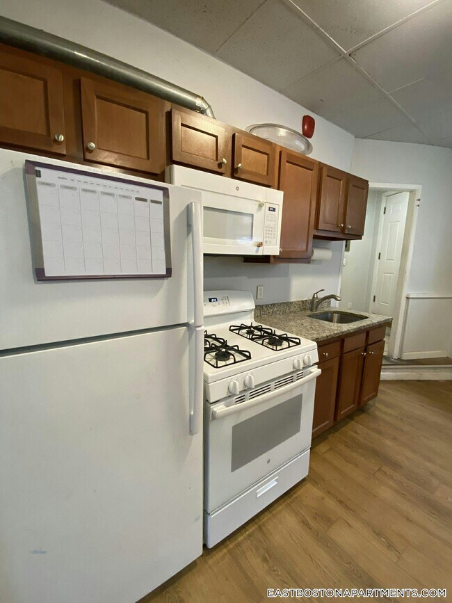 Building Photo - 10 Marion St