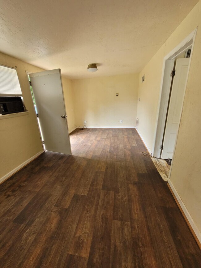 Foto del edificio - 1211 W Oak Ave