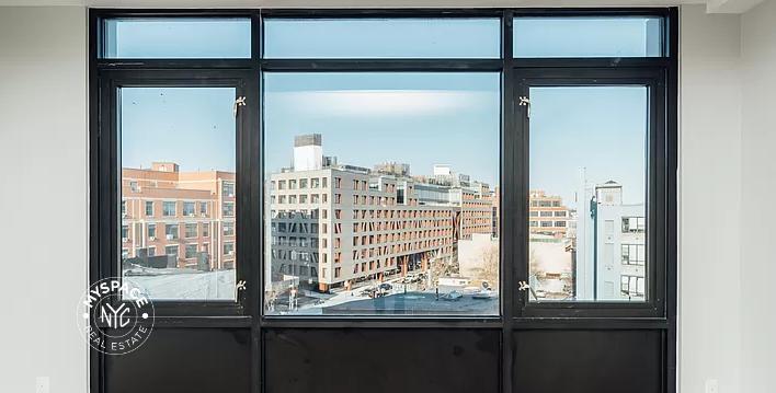 Foto del edificio - 594 Bushwick Ave