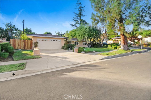 Foto del edificio - 8631 Santa Susana Pl