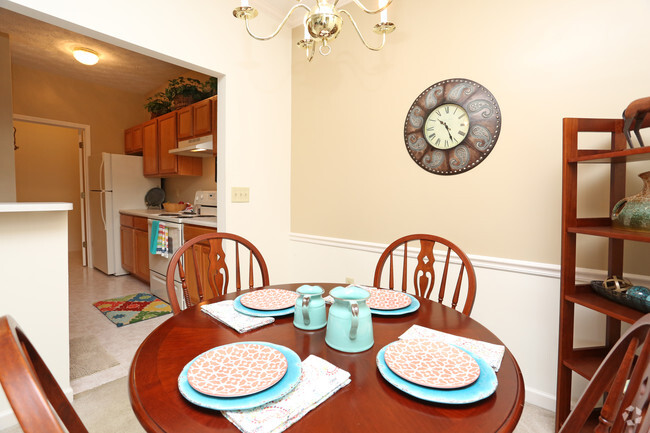 2BR, 2BA - 1,125 SF - Dining Area - Georgetown Oaks Apartments