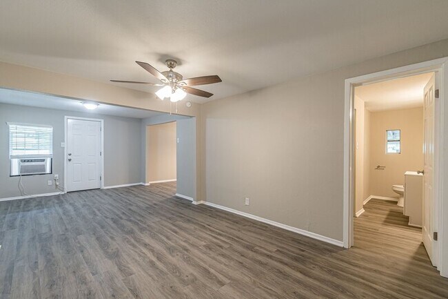 Building Photo - 211 Pierian Ave