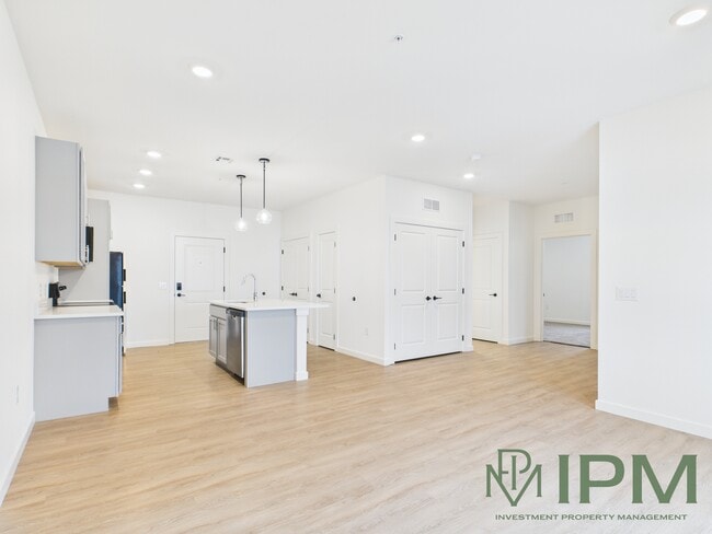 2 Bed / 2 Bath 1136 Sq Ft - Kitchen - 98 Penn Place