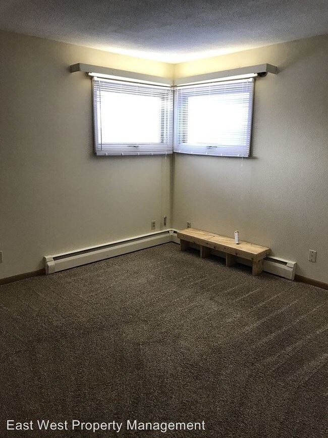 Foto del edificio - 1618 Maple Grove Rd