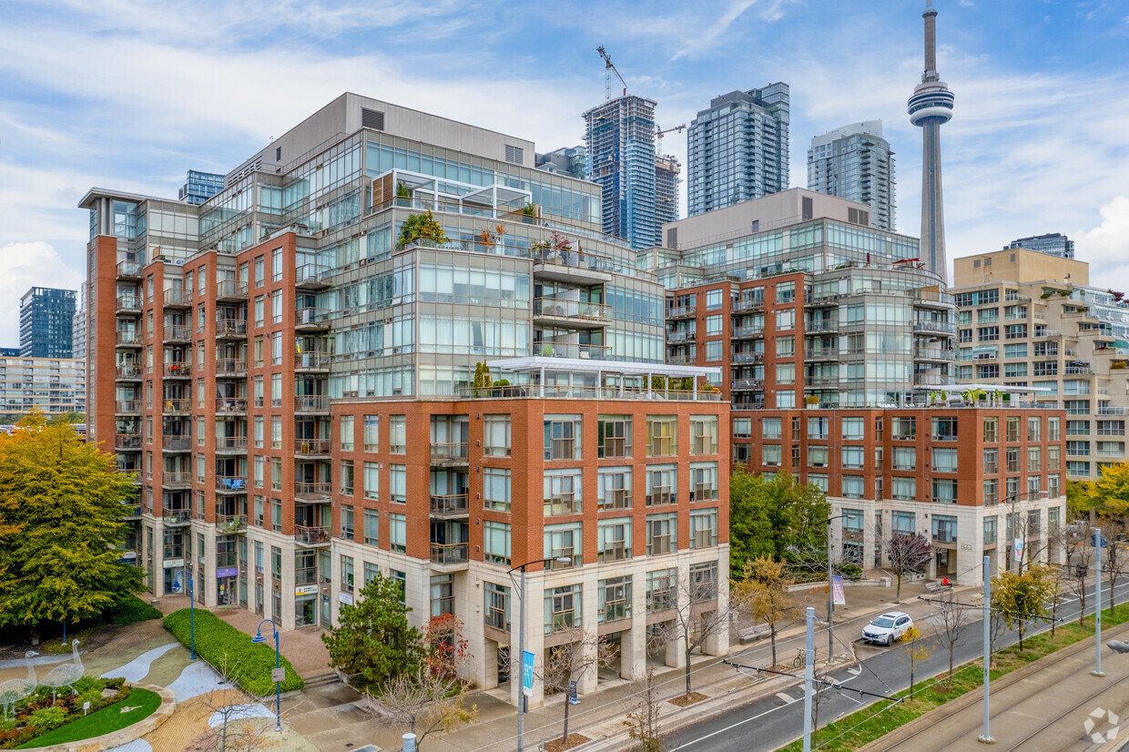 Primary Photo - 500 Queens Quay Blvd W