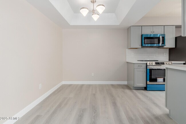 Building Photo - 10610 S 48th St