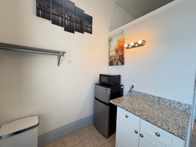 Foto del edificio - Furnished Unit for Rent in Historic Downtown Cole Block Building