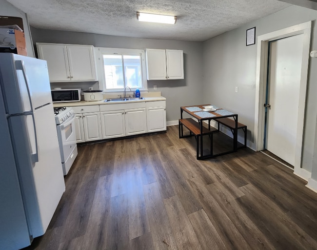 Foto del edificio - 20 S Back River Rd