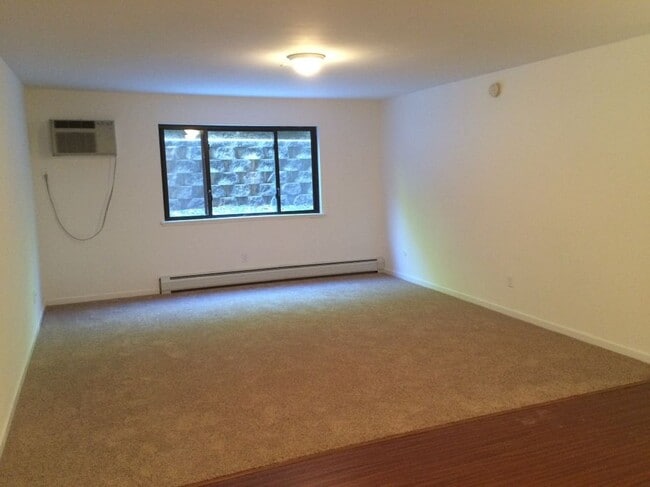 Building Photo - 208 Undercliff Ave