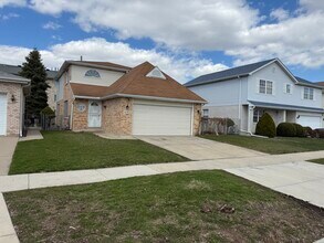 Building Photo - 5776 W 77th St