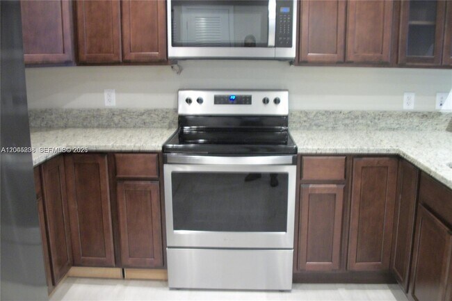 Foto del edificio - 13900 Lake Placid Ct