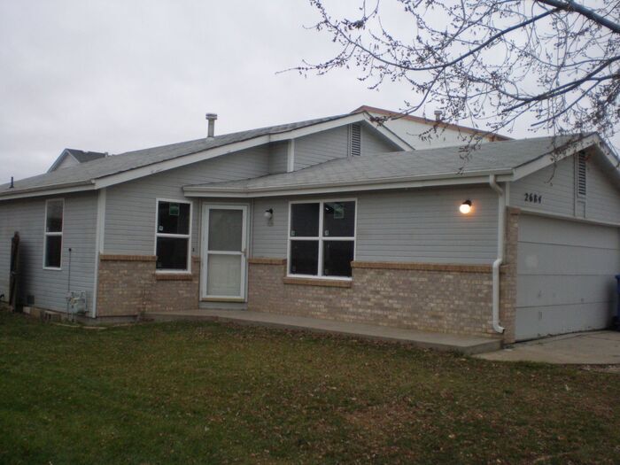 Primary Photo - Tri-level Home with 4 bedrooms in Loveland!