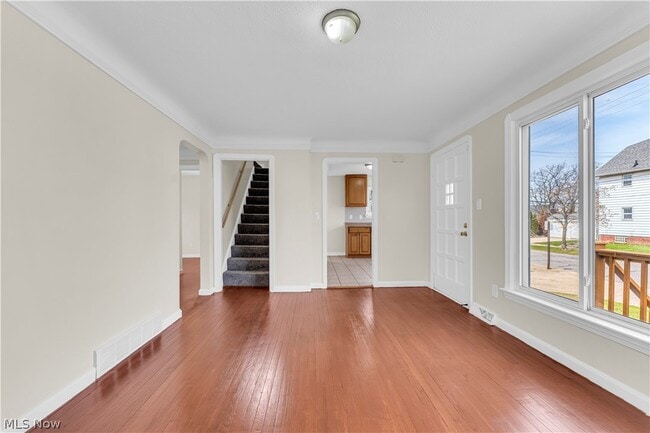 Building Photo - 10518 Langton Ave