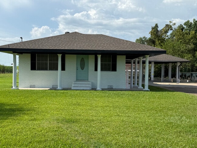 Building Photo - 3596 LA-44