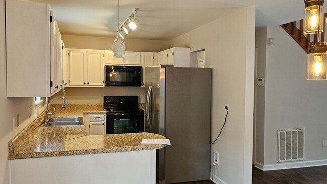 Foto del edificio - 3 Bedroom 2 Bathroom House in Gray Area