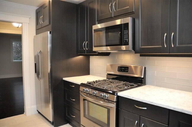 Building Photo - 31 Bayberry Dr