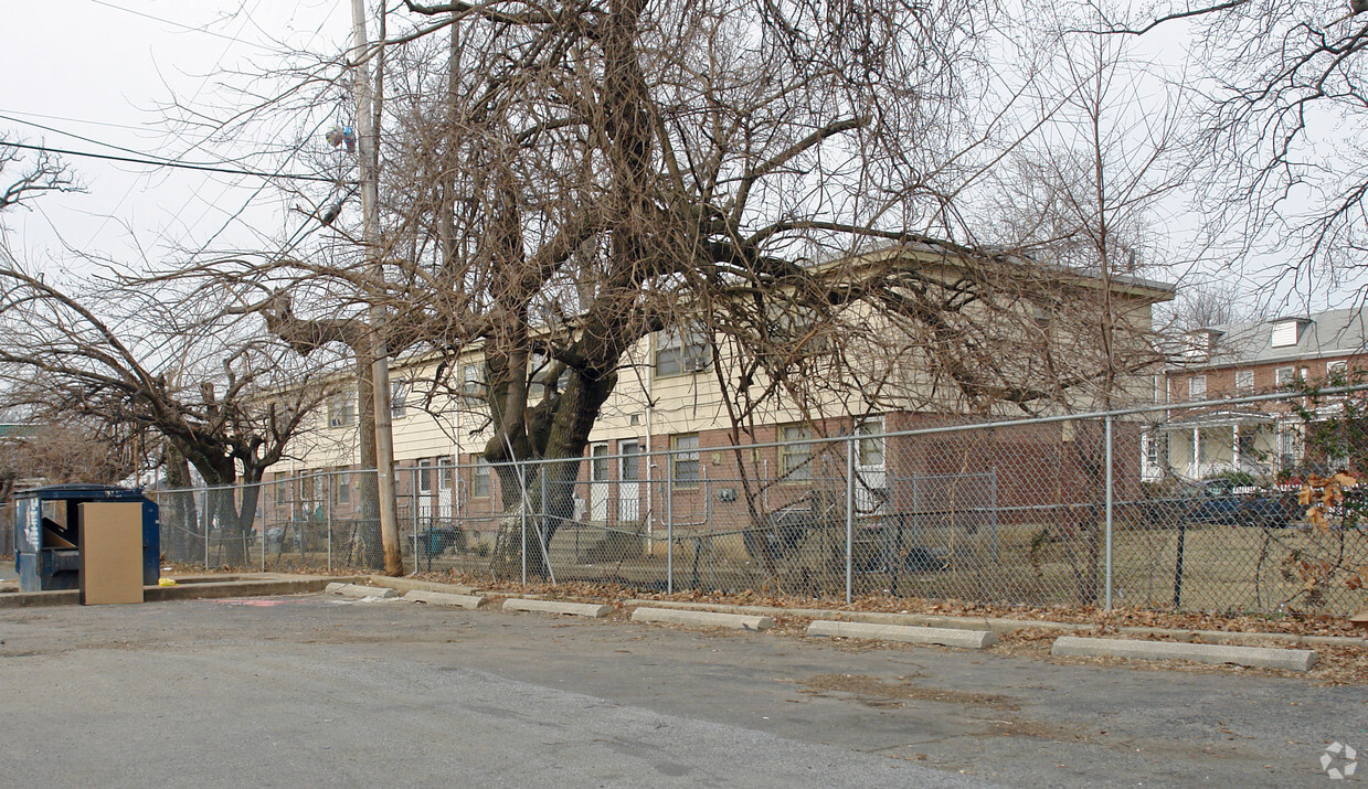 Foto del edificio - 3701 Woodhaven Ave