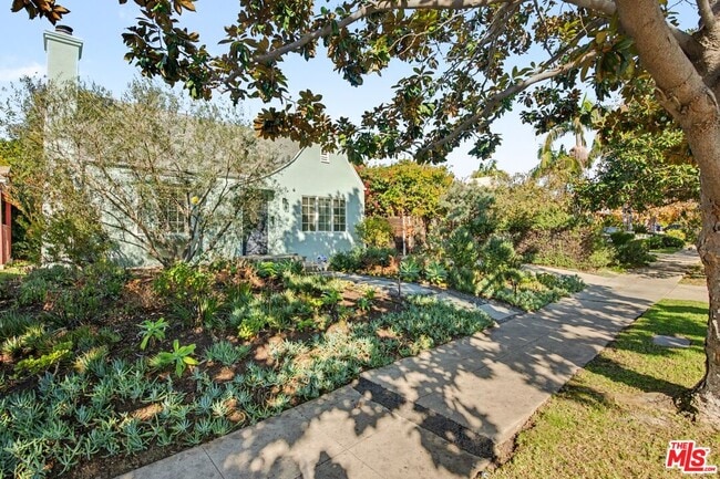 Foto del edificio - 10543 Almayo Ave