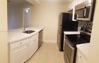 Building Photo - 8100 Geneva Ct