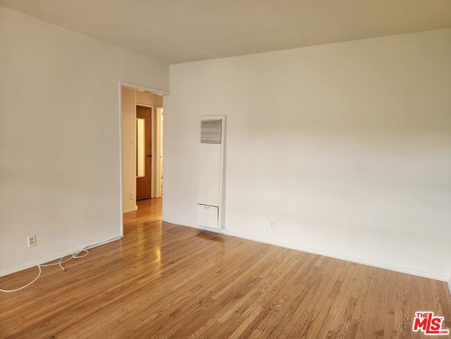 Foto del edificio - 939 N Stanley Ave