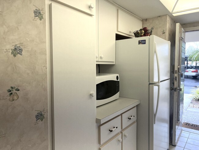 Foto del edificio - 2BR/2BA Ground Level Condo in Venice Ave C...