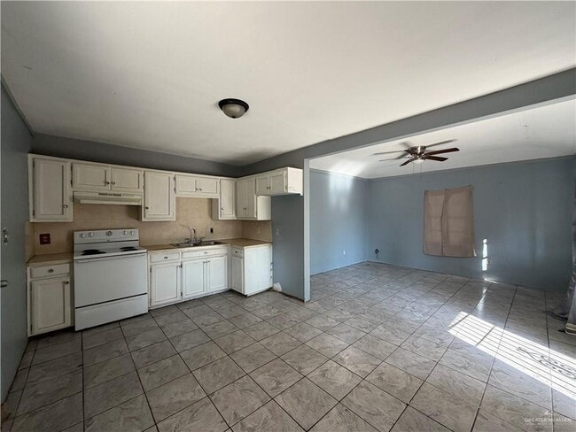 Foto del edificio - 10 Cardinal Ave W