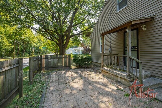 Building Photo - 1617 Osage Ave