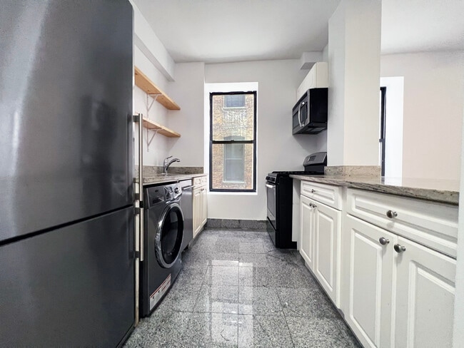 Building Photo - 880 St Nicholas Ave