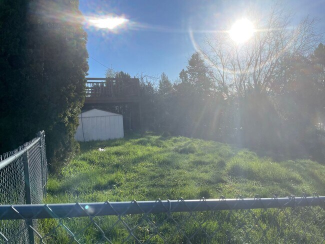 Building Photo - 5 Bedroom 2 bath on Military Hill, Pet fri...