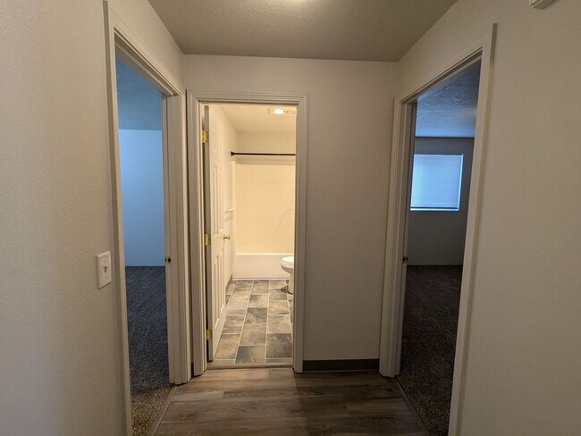 Building Photo - 532 NE Larch Ave