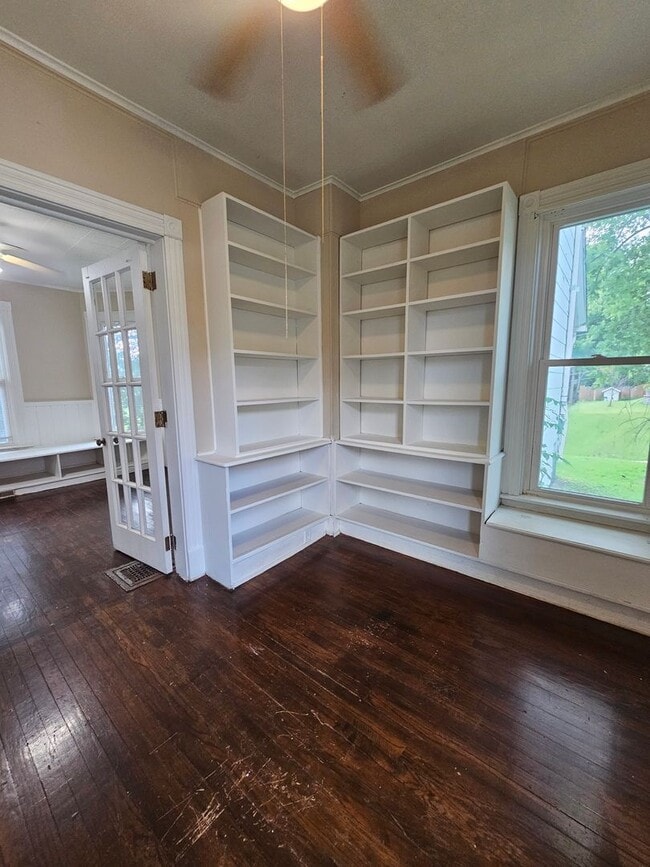 Building Photo - There is a $25 fee per application and eve...