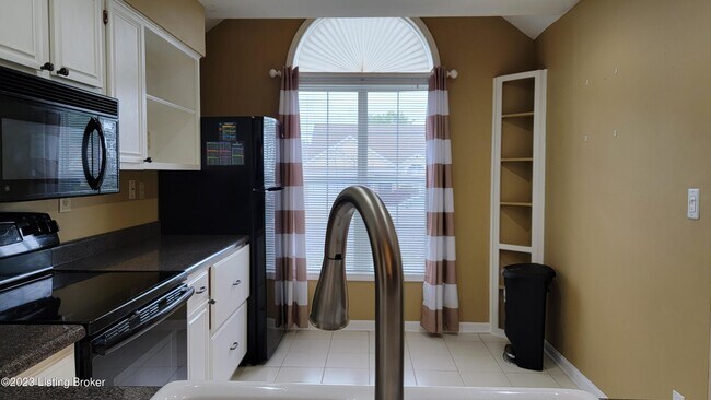 Foto del edificio - 10520 Bay Pointe Ct