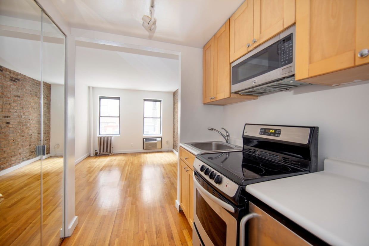 Primary Photo - 107 Sullivan St