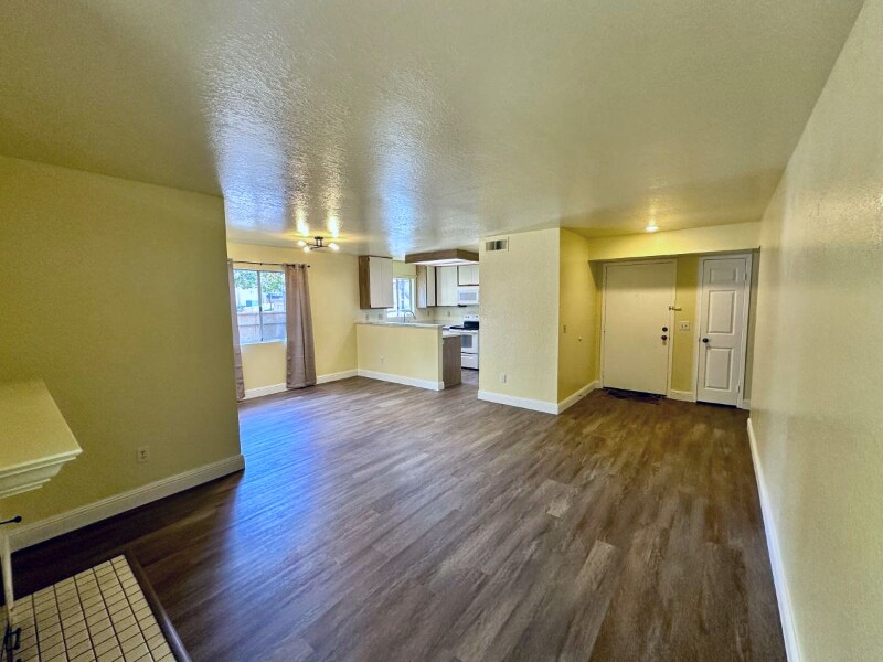 Foto principal - 11275 Avenida De Los Lobos